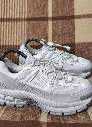 Жіночі кросівки nike zoom vomero roam