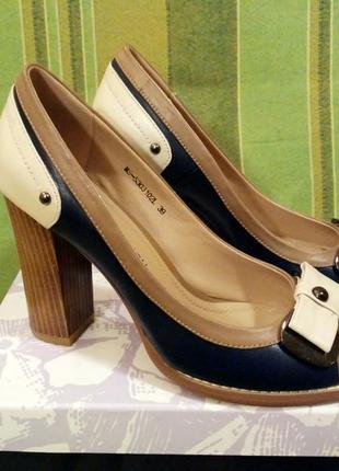 Оригинальные туфли elche 39р.