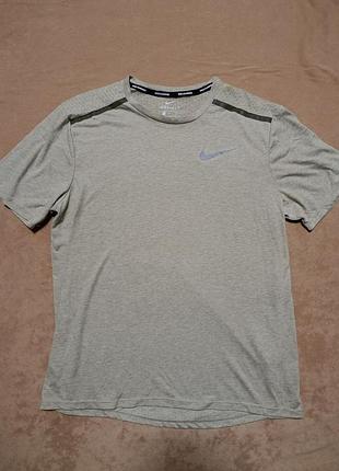 Чоловіча  футболка nike dri-fit , розмір м