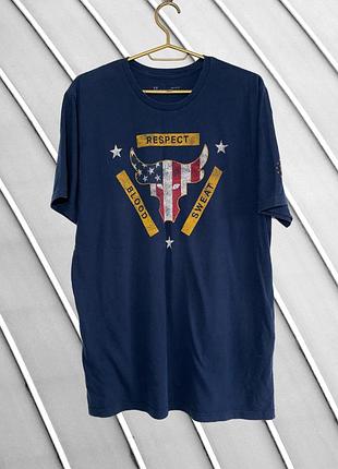 Чоловіча  літня синя спортивна футболка under armour rock l оригінал андер армор стан відмінний 50 базова пряма з написом логотипом