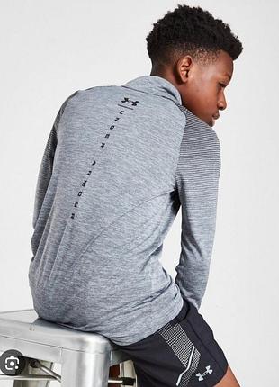 Тонкий спортивний лонгслів under armour вказаний на зріст 158-170