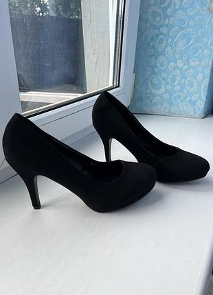Жіночі чорні туфлі човники 40 розміру le scarpe