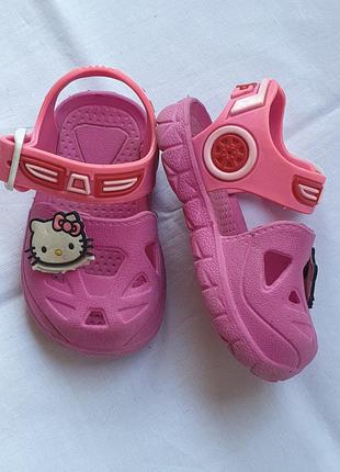 Босоніжки сандалі крокси для дівчинки hello kitty