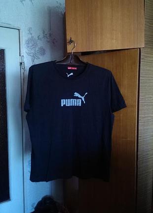 Мужская фирменная футболка  puma essentials размер xl украшена крупным белым логотипом бренда на груди
