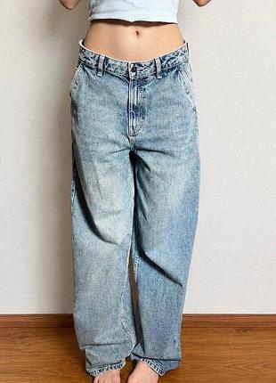 💙 стильні сині джинси oversize 💙  трендові широкі джинси вільного крою, які чудово сідають по фігурі та пасують до будь-якого образу.
