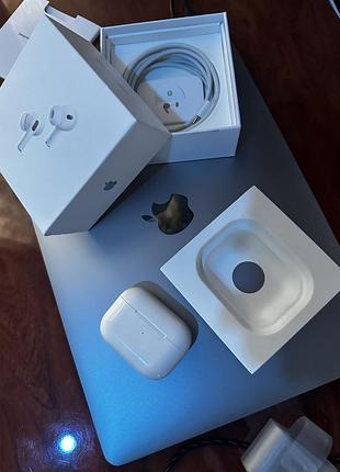 Бездротові навушники apple airpods pro 2 у чудовому стані як нові повний комплект