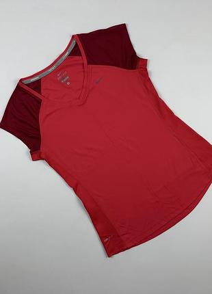 Жіноча спортивна футболка nike dri-fit розмір s