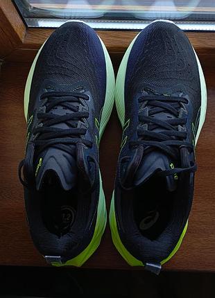 Бігові кросівки  asics novablast 4 1011b693 оригінал стан ідеальний р.42