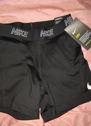 Женские спортивные шорты nike victory tight fit (dri-fit), размер xs новые