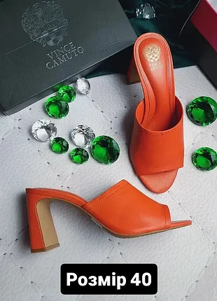 Vince camuto оригінал червоні шкіряні босоніжки сабо на підборах