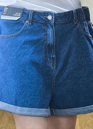 Джинсовые шорты фасона "mom" от бренда denim co с классическими отворотами