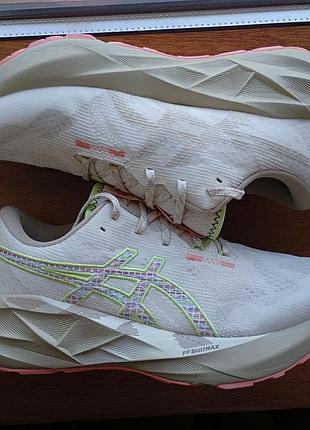 Жіночі кросівки asics novablast 5 tr 1012b809 оригінал в бежевому кольорі для трейлу