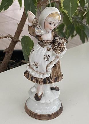 Статуетка дівчини з виноградом, німеччина, колекціонування