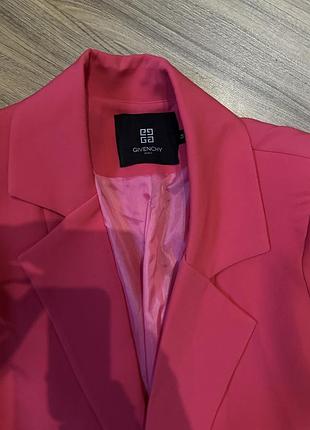 Комтюм givenchy