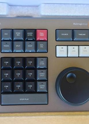 Контроллер blackmagic design davinci resolve speed editor, предназначенный для ускорения видеомонтажа