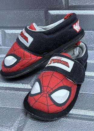 Тапочки людина павук хлопчику 27 розмір (17 см устілька) marvel h&m spider man червоні мʼякі зручні легкі теплі кімнатні капці для хлопчика