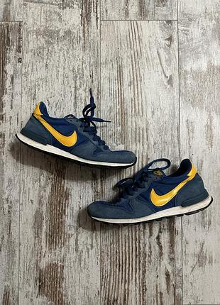 Вінтажні кросівки nike internationalist
