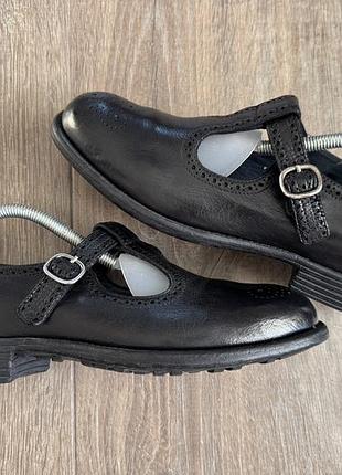 Туфлі officine creative з т-подібною рамкою calixte 071