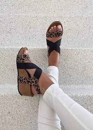 Стильні леопардові босоніжки на танкетці copenhagen shoes (данія), р. 38
