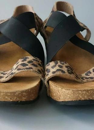 Стильні леопардові босоніжки на танкетці copenhagen shoes (данія), р. 38
