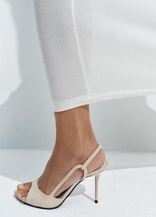 Лаковані босоніжки на підборах білий екрю, молочні zara 1368/710/002