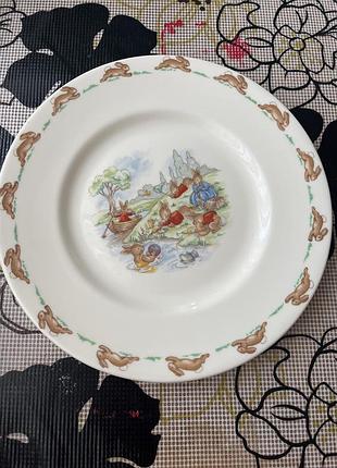 Дитяча тарілка royal doulton bunnykins з візерунком "playing on the river"