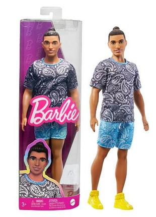Кукла кен "модник" в футболке с узором пейсли barbie