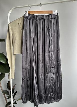 Сатинова спідниця жатка довжини міді zara