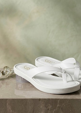 Жіночі шлепанці-вʼєтнамки franco sarto, модель: l-oren (white sy) розмір: us 7.5m / eur 37.5 / uk 4.5, устілка 24.5 см 
країна-виробник: мексика