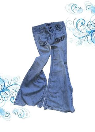 Джинси кльош на літо distressed vintage opium archive y2k rap flared/flare light blue jeans 00’s custom