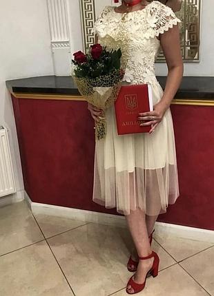 Сукня міді молочного кольору