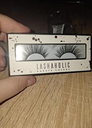 Lashaholic luxury lashes