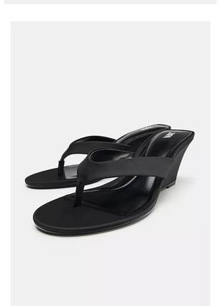 Басаножки сабо через палец на танкетке zara 38