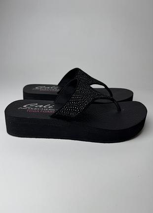 Жіночі шльопанці skechers
