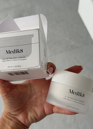 В наявності зволожуючий денний крем з вітаміном с medik8 c-tetra day cream 48g