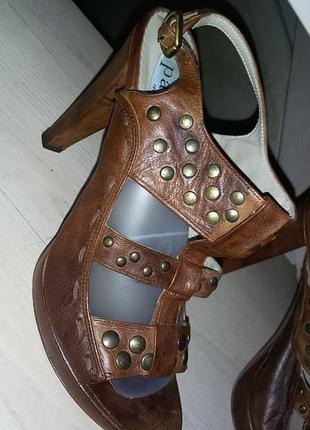А pair (дания)- кожаные коричневые босоножки р. 39,5-40 (26 см)
