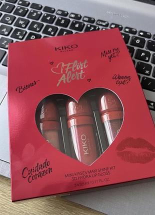 Набір із 3 міні-блисків для губ 3d hydra lipgloss - flirt alert mini kisses maxi shine kit 3d hydra lip gloss kiko milano