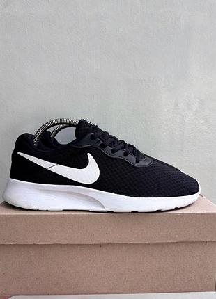 Кроссовки nike tanjun черно-белые
