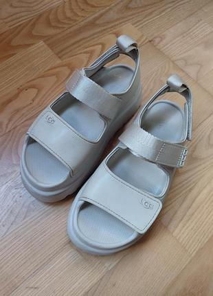 Сандалії ugg goldenglow бежевого кольору із застібками на липучках трендові босоніжки угг