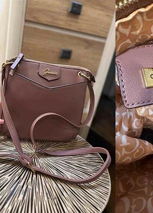 Сумка від бренду guess