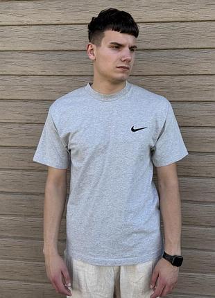 Чоловіча вінтажна футболка nike 🩶
