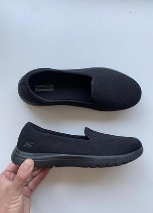 Небольшая обувь от skechers