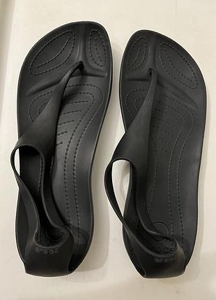 Чорні босоножки  в'єтнамки crocs sexi flip w8