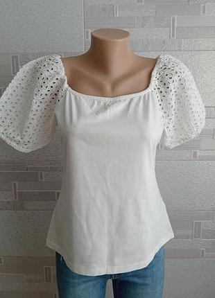 Стильная футболка с рукавами фонариками из прошвы