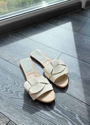 Шльопанці zara