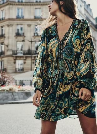 Короткое платье с принтом и контрастной окантовкой от zara, размер xl ❤️