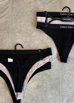 Набір жіночих трусиків-стрингів calvin klein, s, m