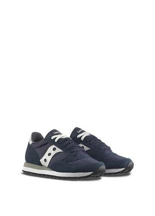 Це чоловічі кросівки saucony jazz original у темно-синьому кольорі з білими елементами