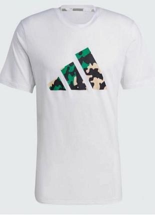 Футболка adidas train essentials seasonal logo с графическим камуфляжным логотипом /0000h/