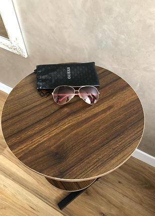 Сонцезахисні окуляри guess
